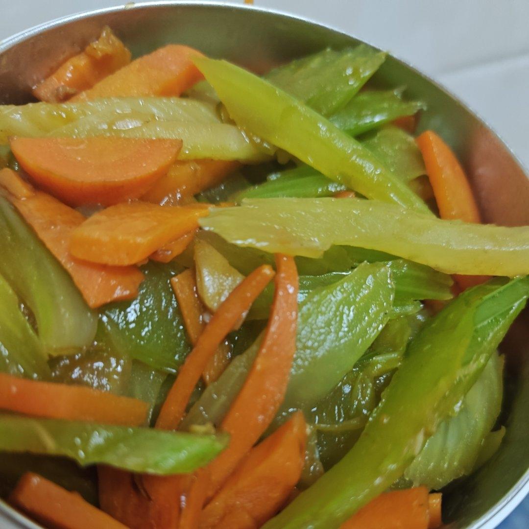 ✅第5道快手低脂菜🥕清脆爽口的芹菜炒胡萝卜✨