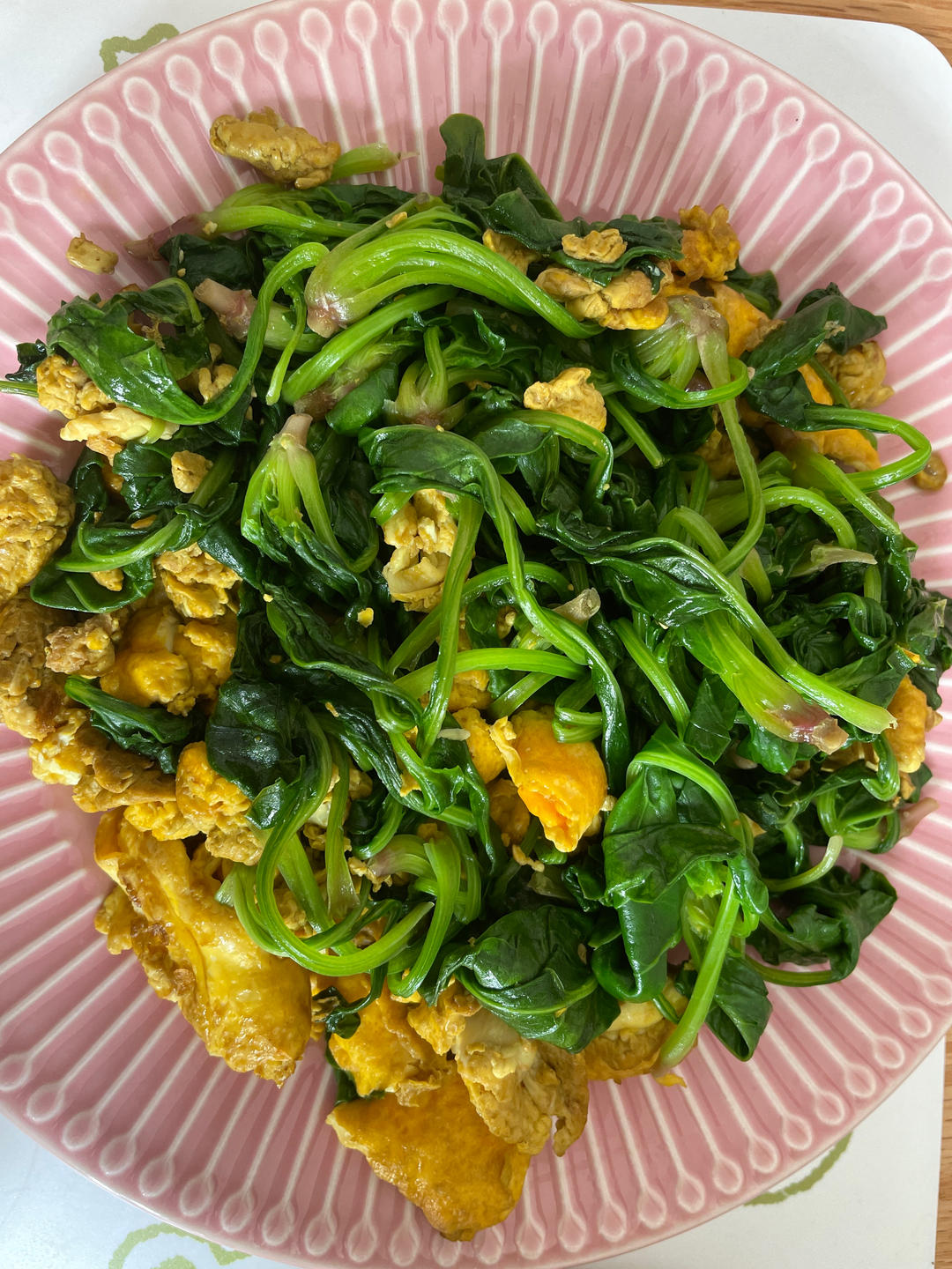 可缓解用眼疲劳的鸡蛋炒菠菜来啦