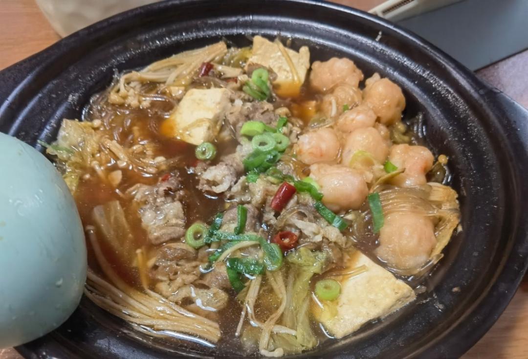 别费劲做饭了！这一锅鲜嫩过瘾，10分钟就开吃~