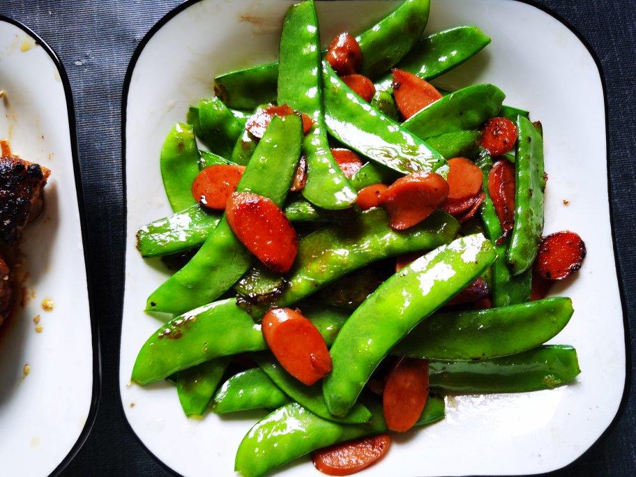 超脆爽的荷兰豆炒香肠