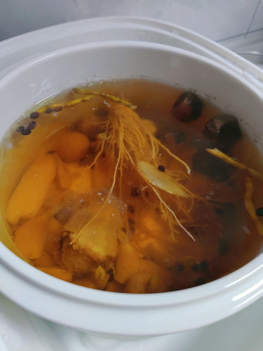 隔水炖猴菇牛尾汤