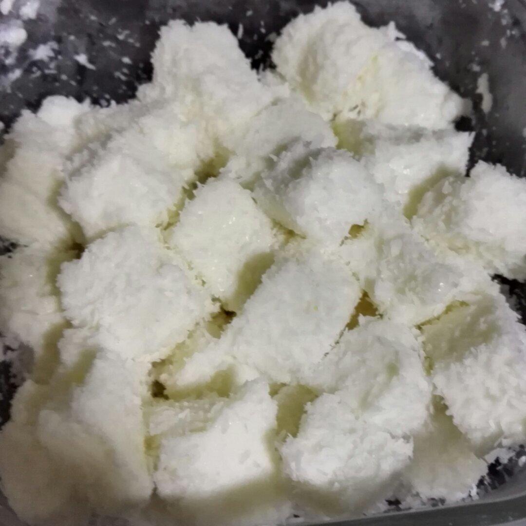 完胜85度C牛奶椰丝小方