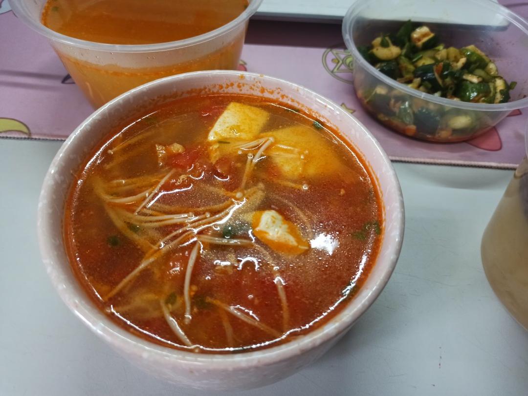 番茄菌菇豆腐汤