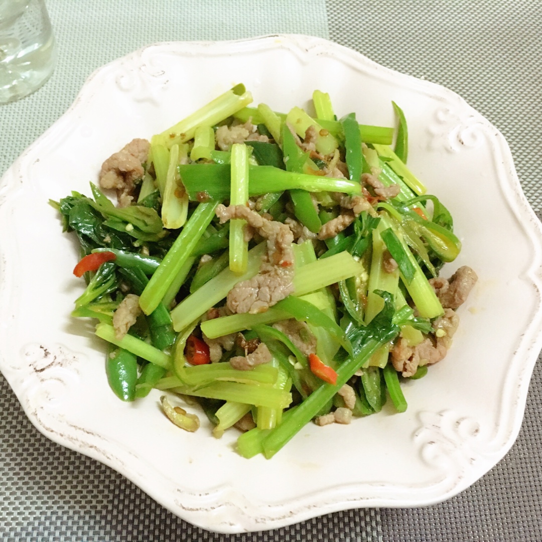 芹菜炒牛肉