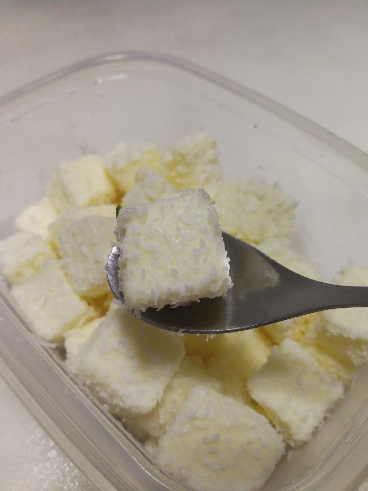 椰丝牛奶小方糕