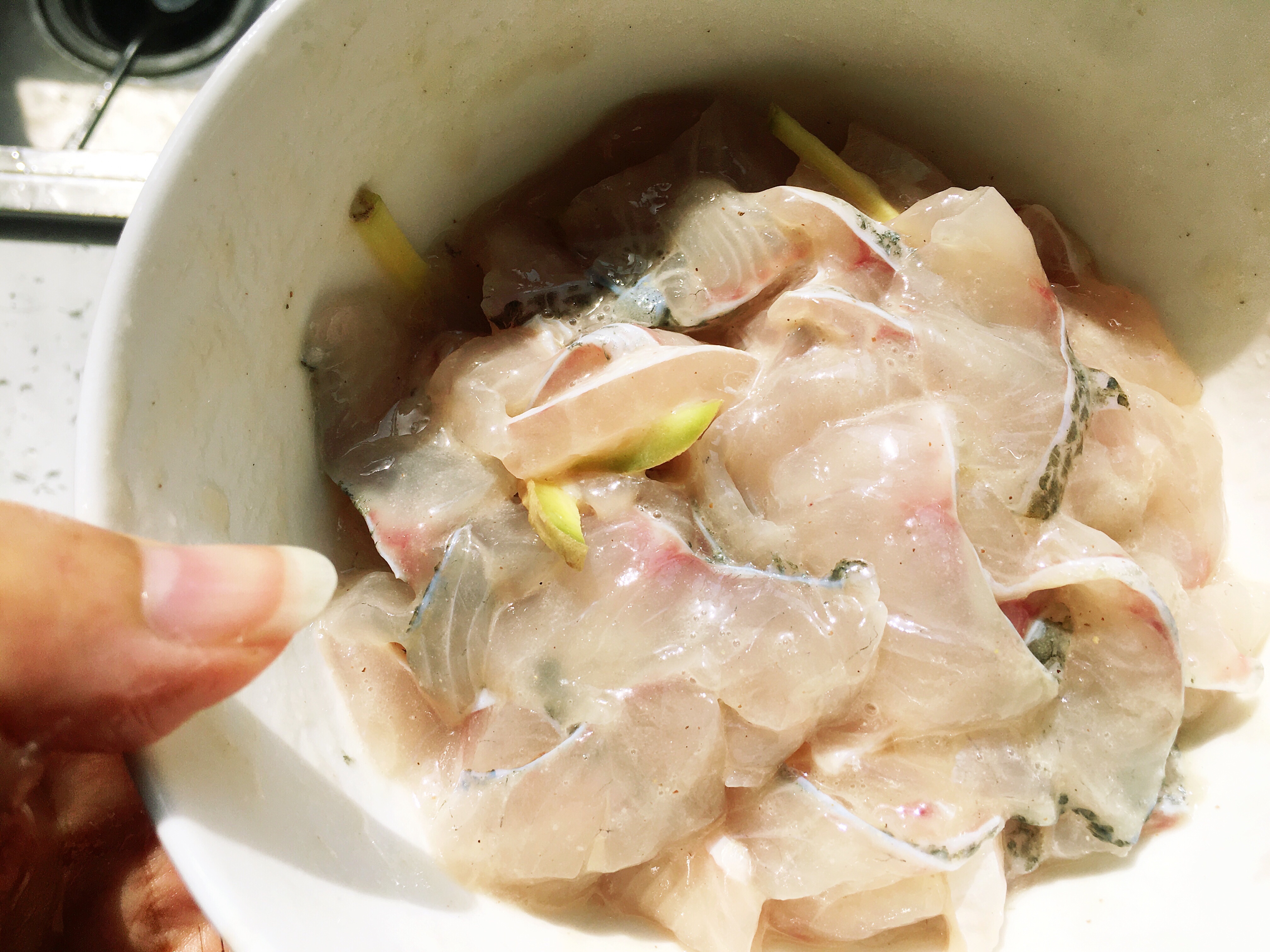 无比鲜甜的鲈鱼汤的做法 步骤4