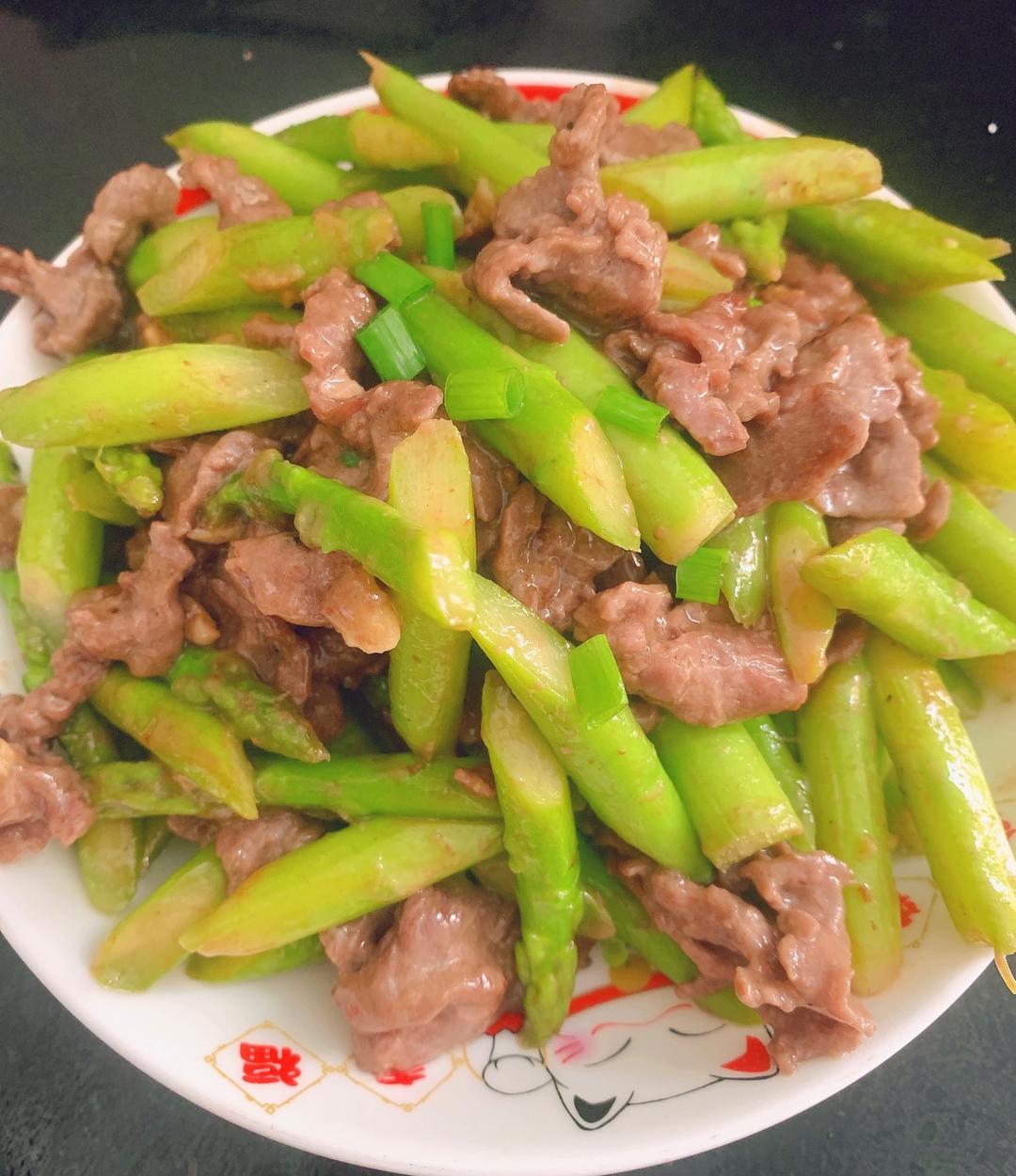 芦笋炒牛肉的做法