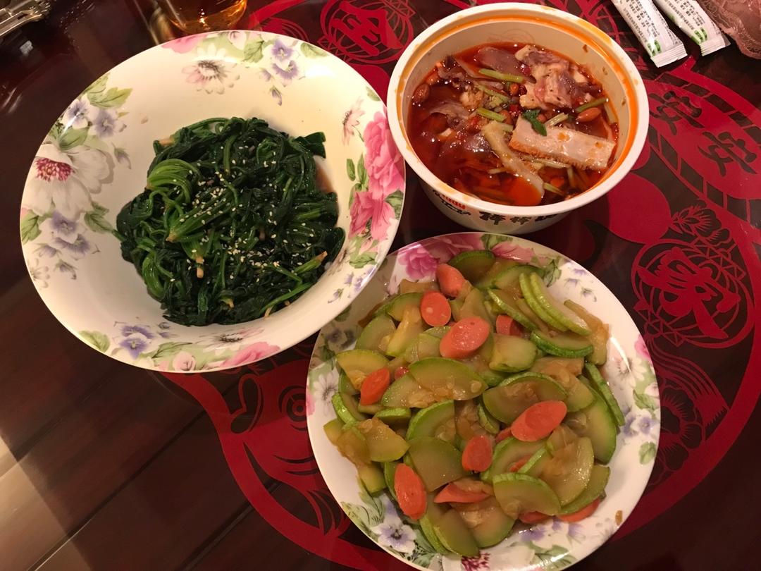 西葫芦炒火腿肠