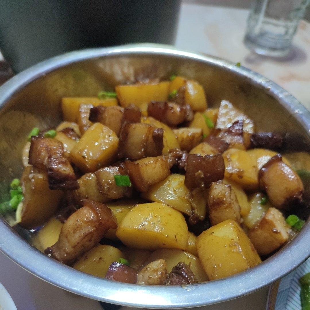 红烧肉炖土豆（丝毫不腻）