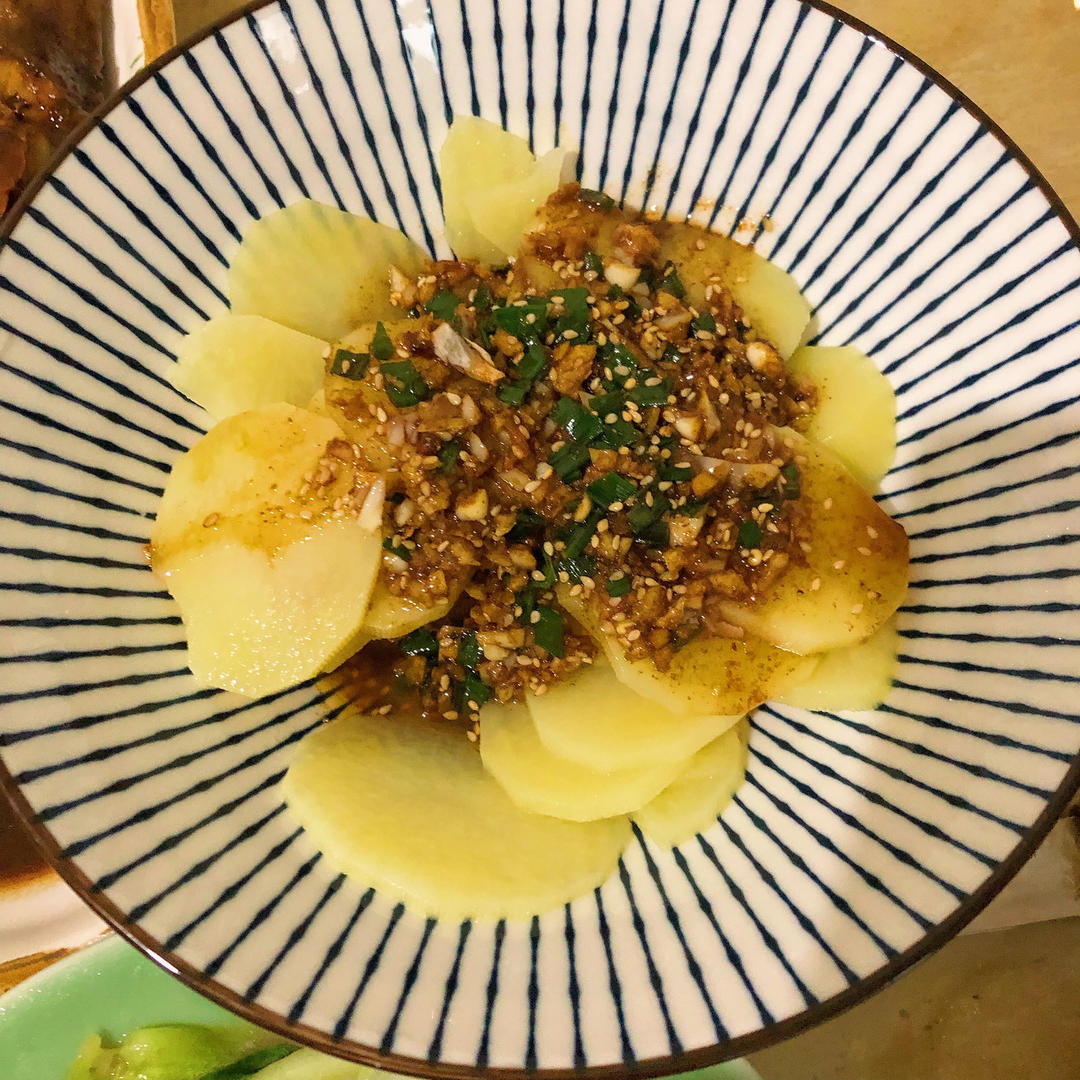 土豆销魂吃法！酸辣开胃的凉拌土豆片