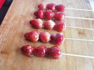 草莓糖葫芦的做法 步骤9