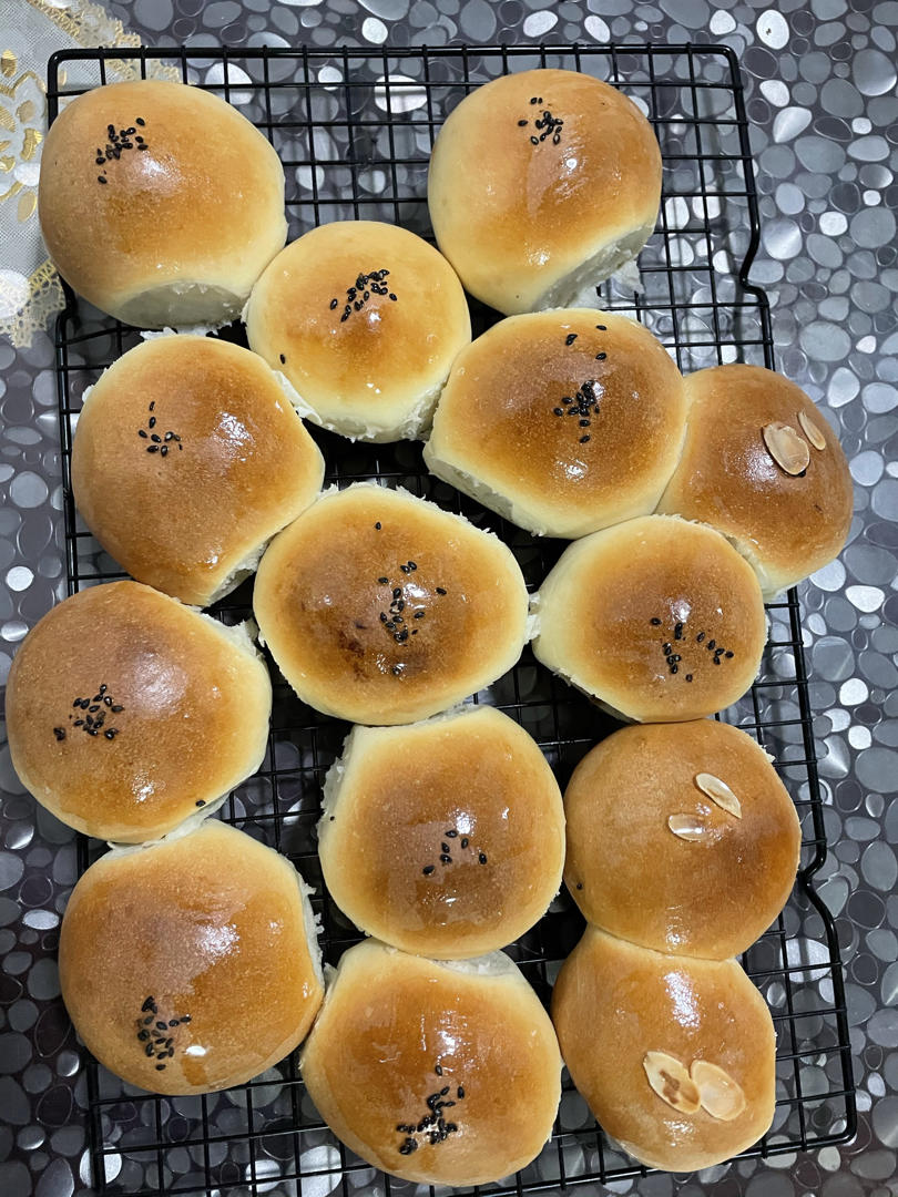 大人小孩都爱不释口的【蜂蜜牛奶小餐包】