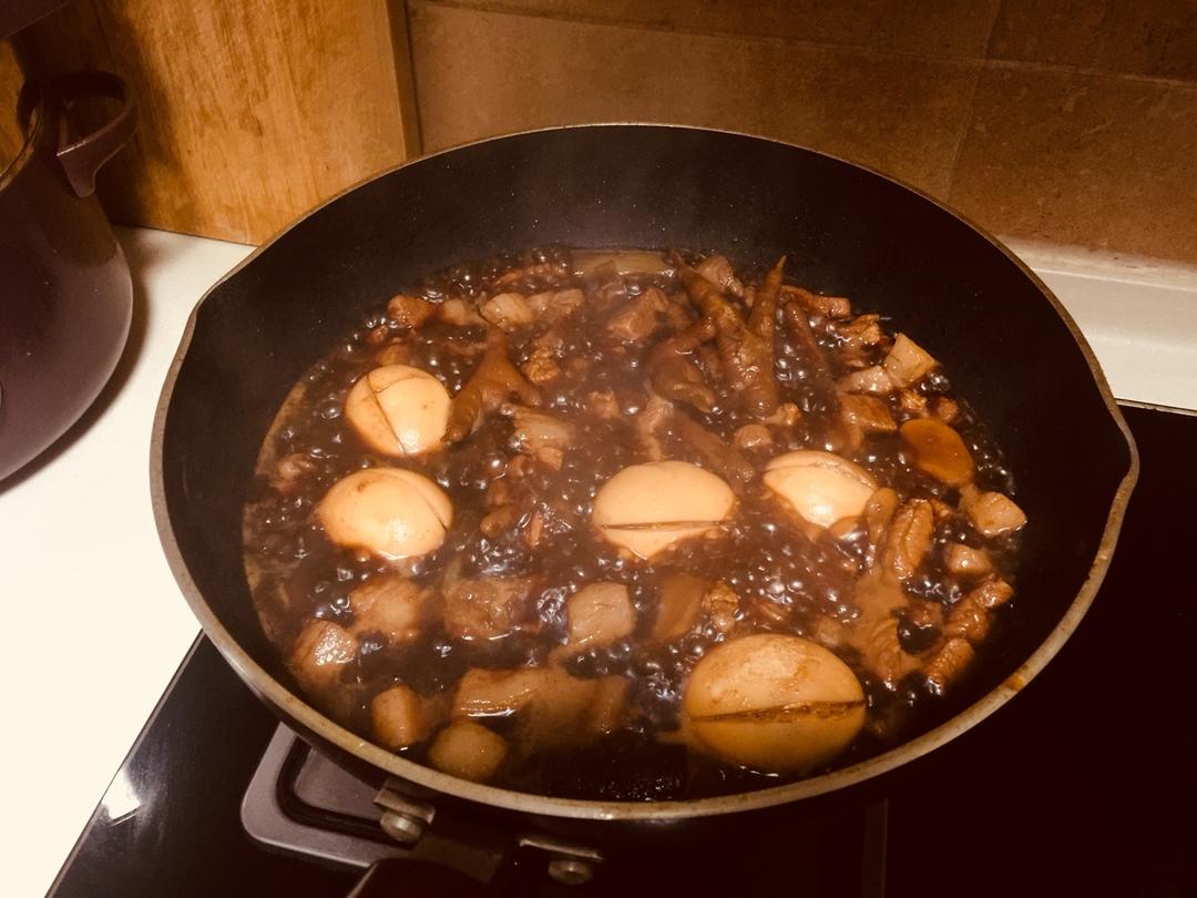 吃着碗里望着锅里的红烧肉