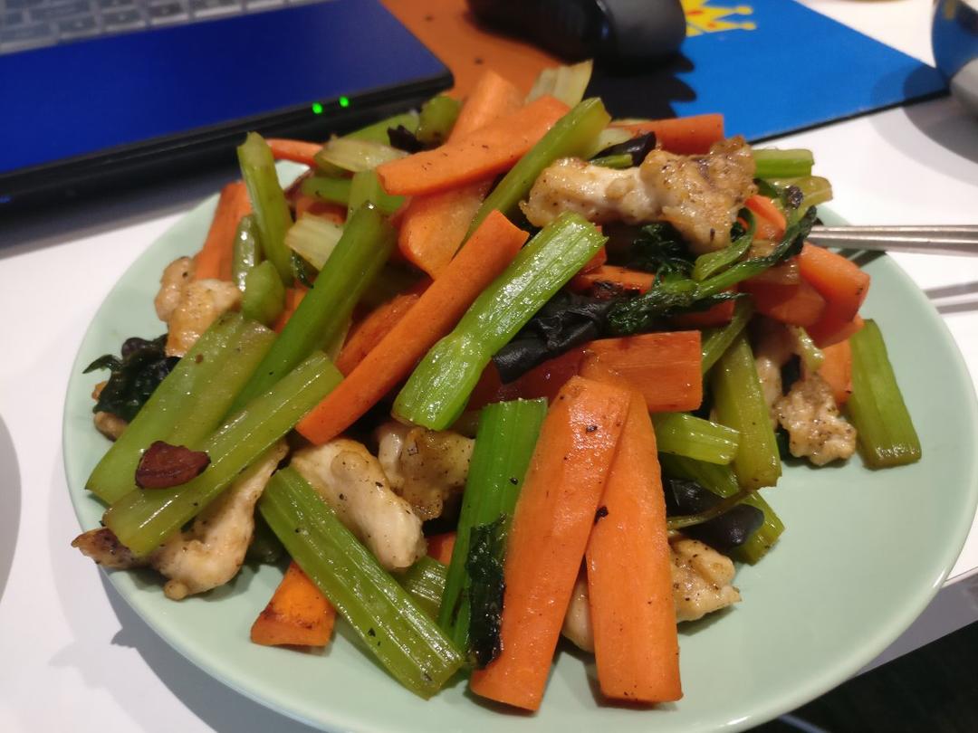 芹菜木耳炒肉丝