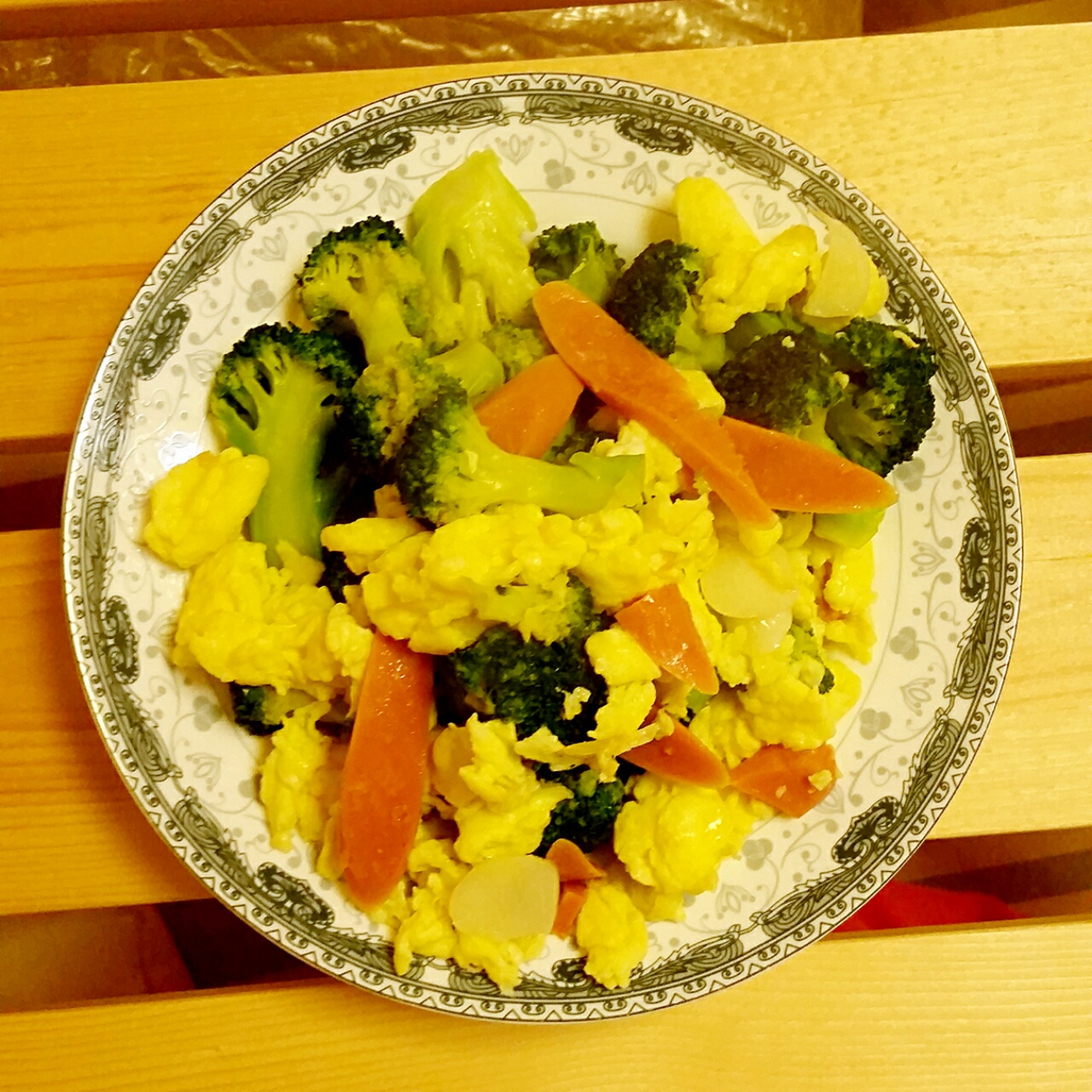 {☀快手晚餐☀}火腿肠滑蛋西兰花