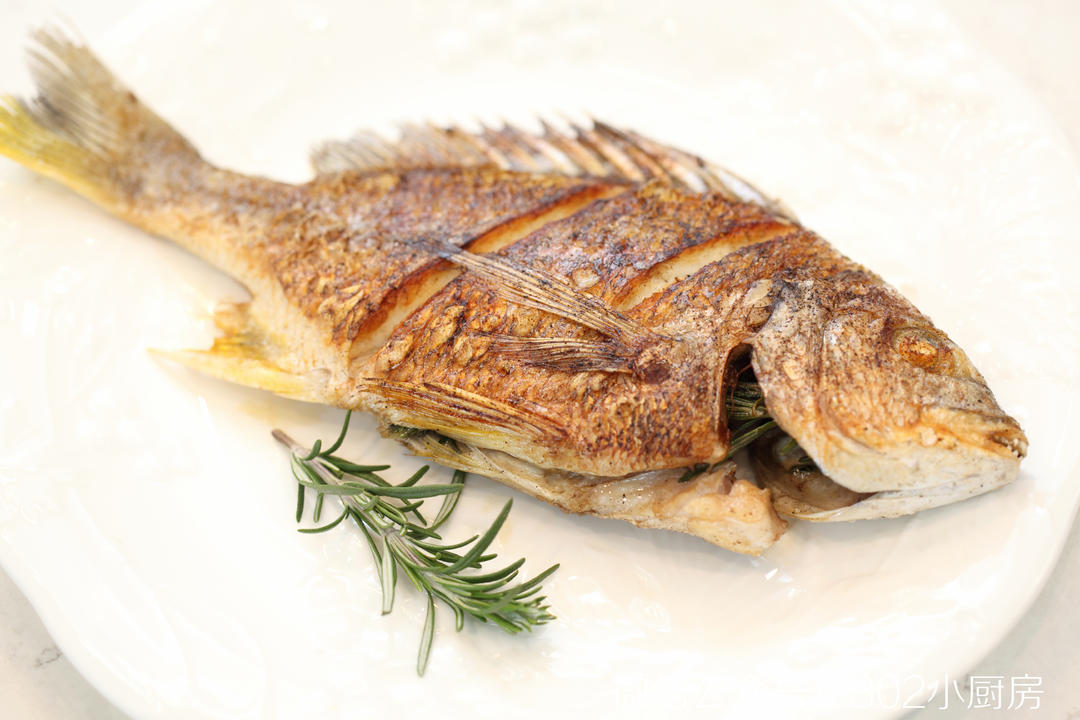 黄油香草煎黄翅鱼(黄脚立)   302小厨房>的做法
