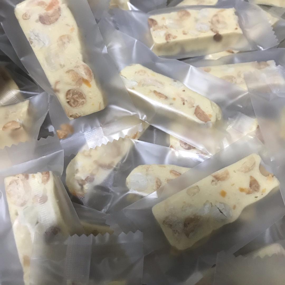 咸蛋黄牛轧糖