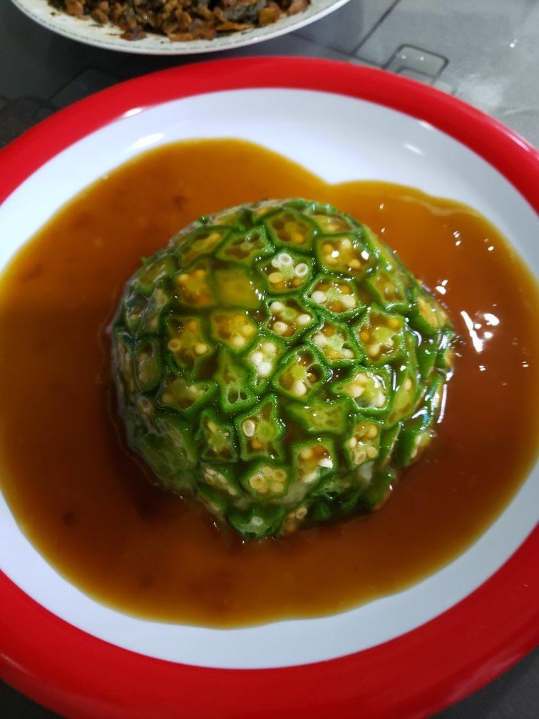 这绝对是秋葵颜值最高的做法，好看又好吃，端上桌最先光盘