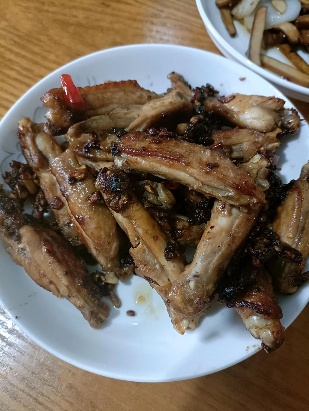 蒜香鸡翅，这才是鸡翅最好吃的做法