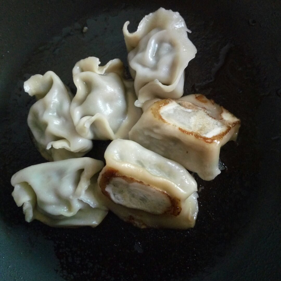 速冻水饺吃腻了吗~变锅贴吧(๑´ڡ`๑)