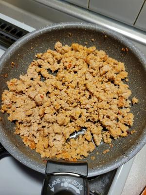 日式肉末味噌荞麦面475kcal的做法 步骤1