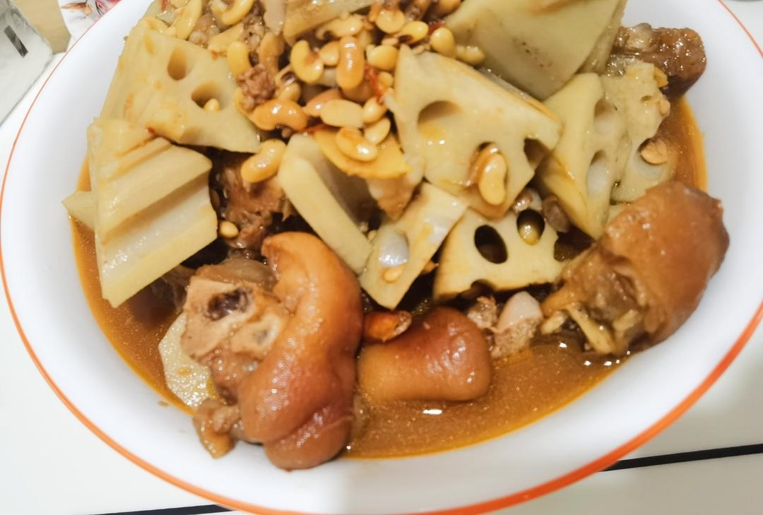 流口水的黄豆炖猪蹄