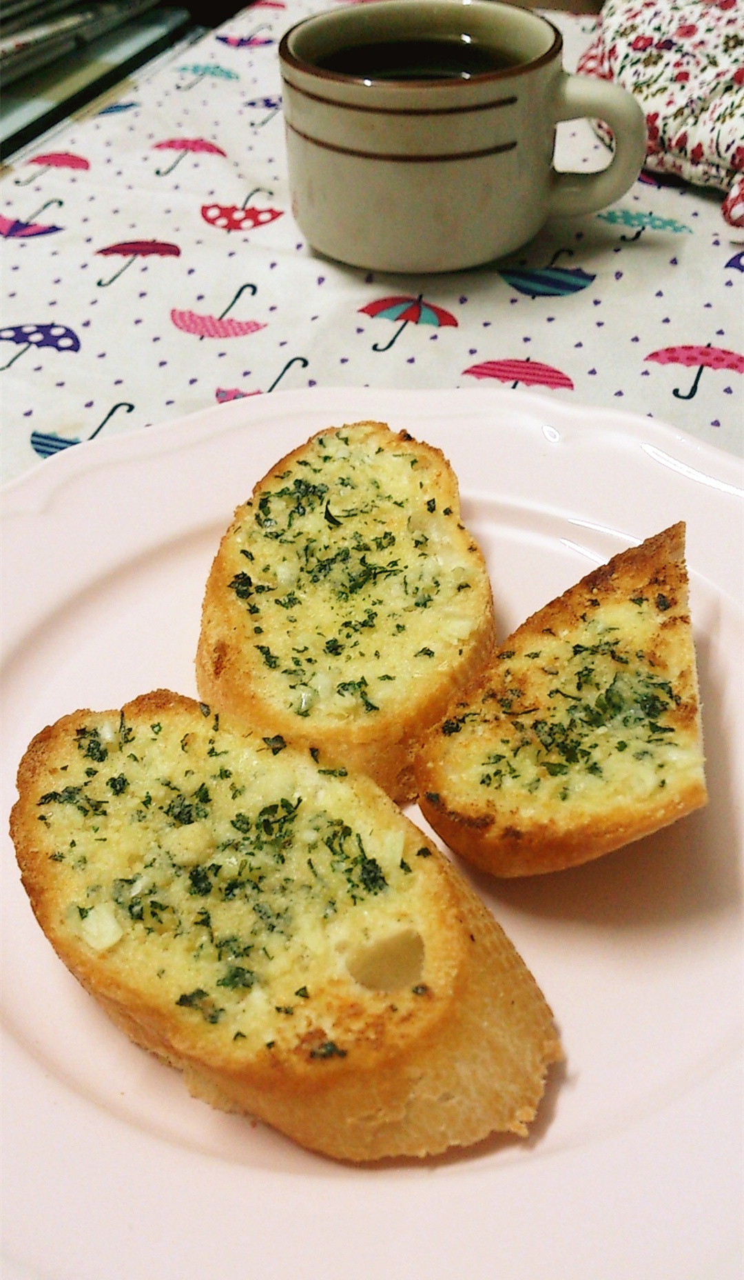 早餐 蒜香法棍 爱画画的宝宝燕做的蒜香法棍 #lovely_breakfast# 蒜蓉