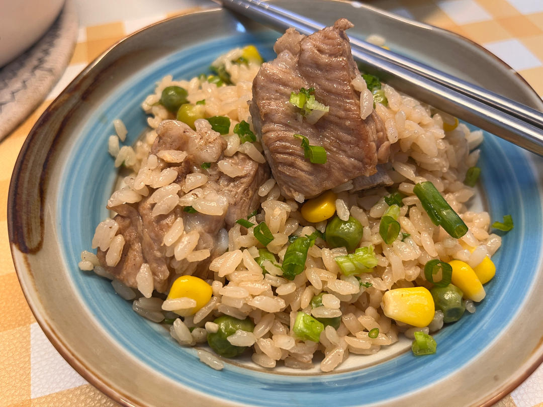 【排骨焖饭】