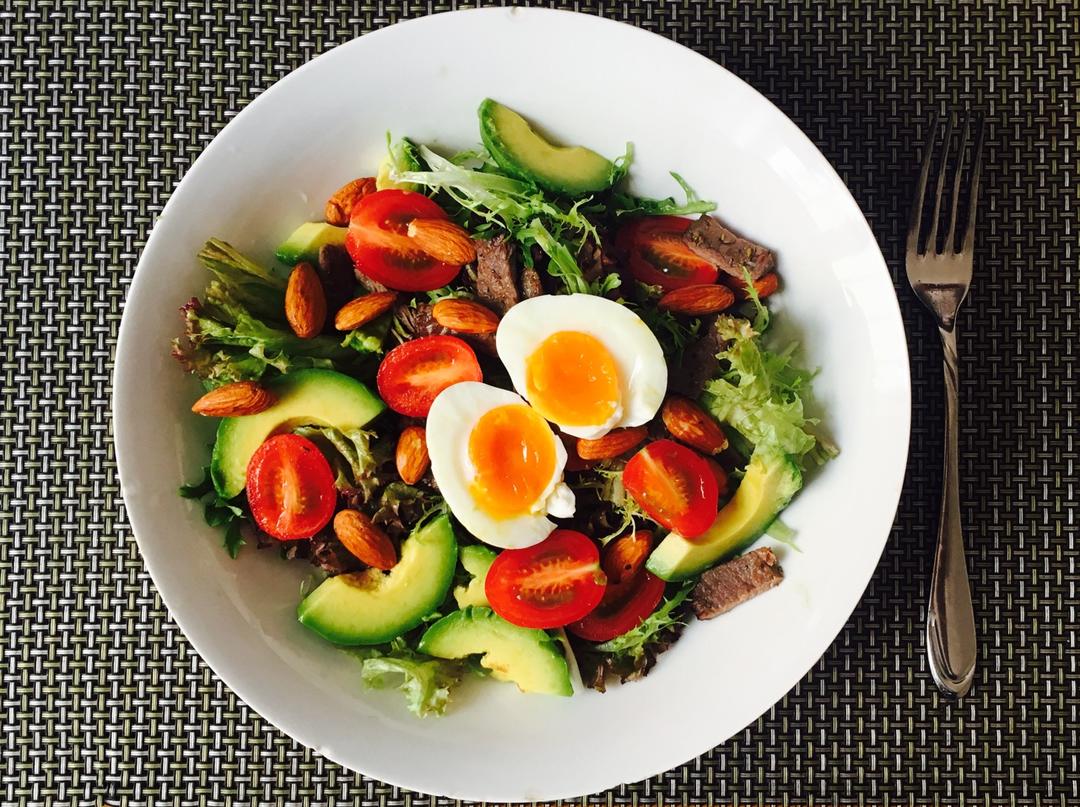 monmon899做的烟熏牛肉牛油果沙拉