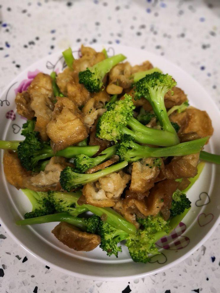 西兰花炒油条
