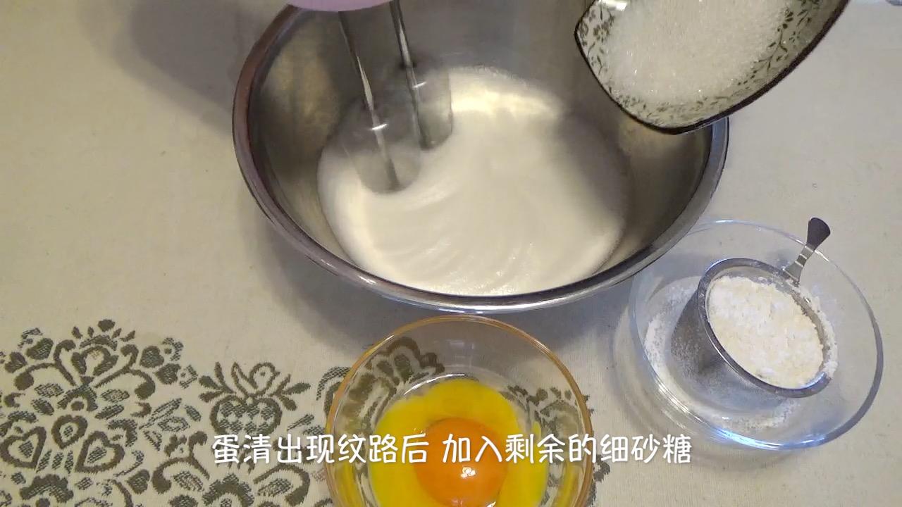 开心果椰浆 慕斯蛋糕（视频菜谱）的做法 步骤2