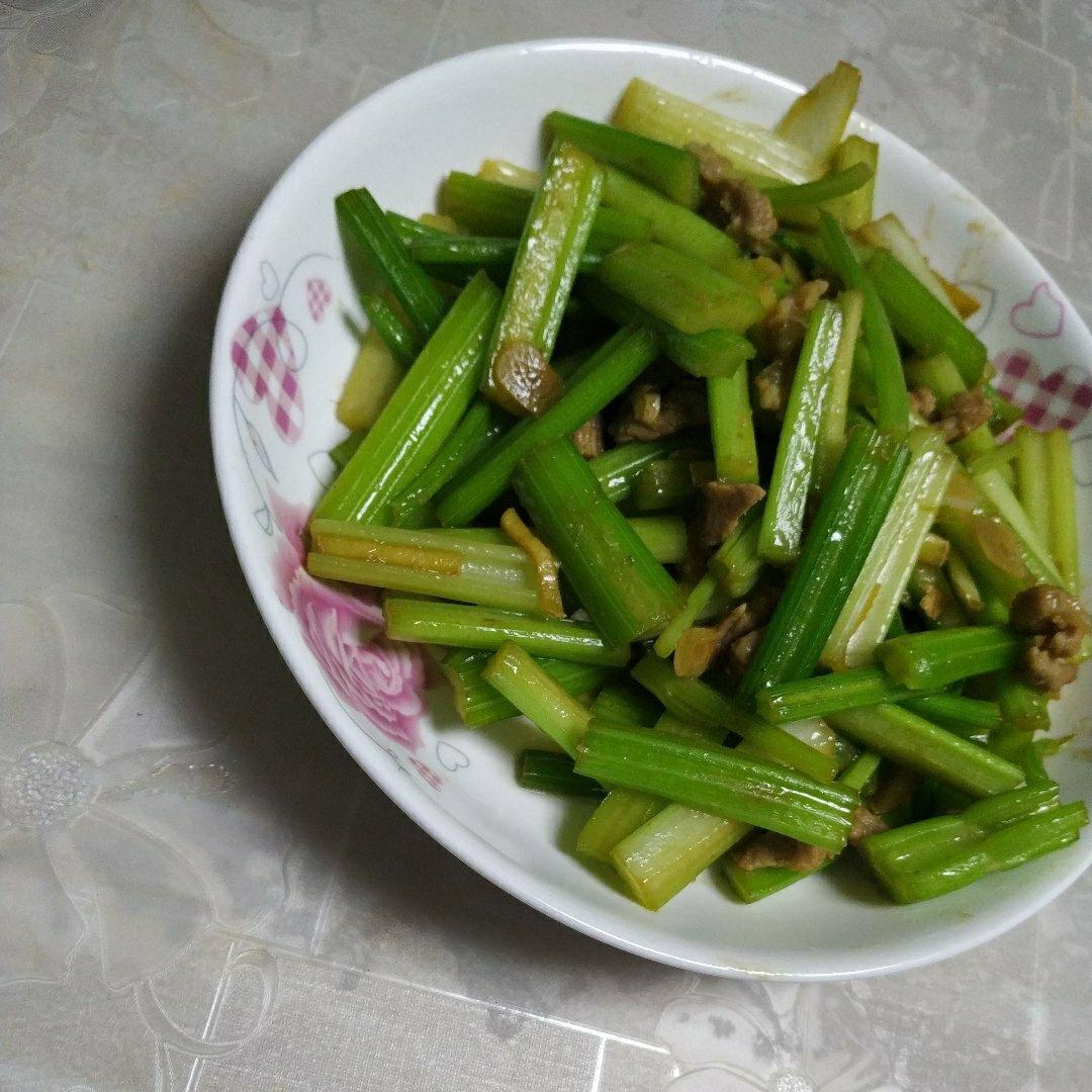 芹菜炒肉