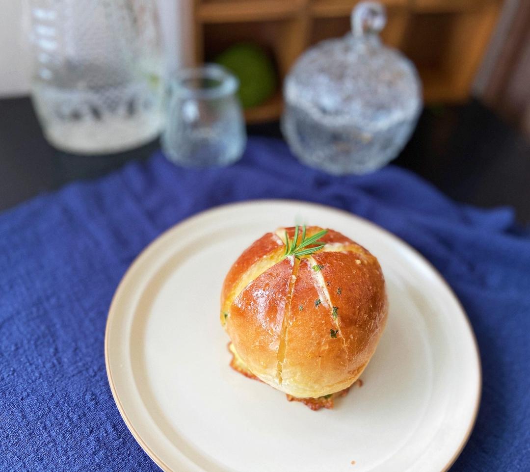 一款从韩国红到全世界的蒜香奶酪包