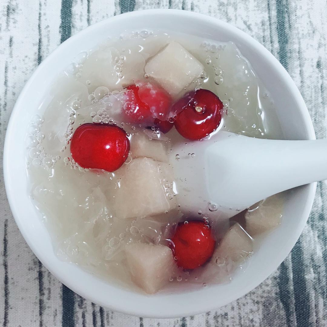 冰镇樱桃银耳羹