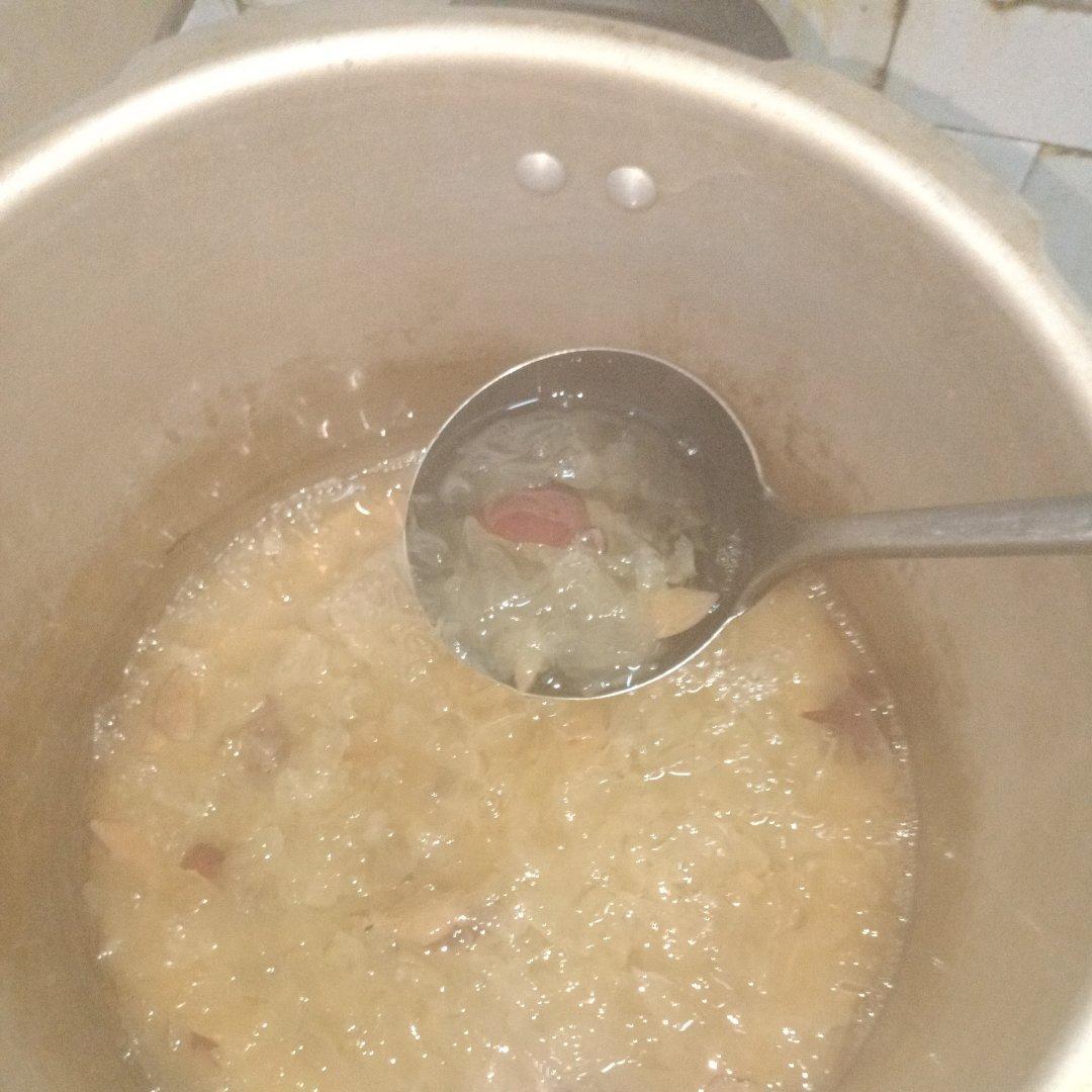 红枣莲子银耳汤