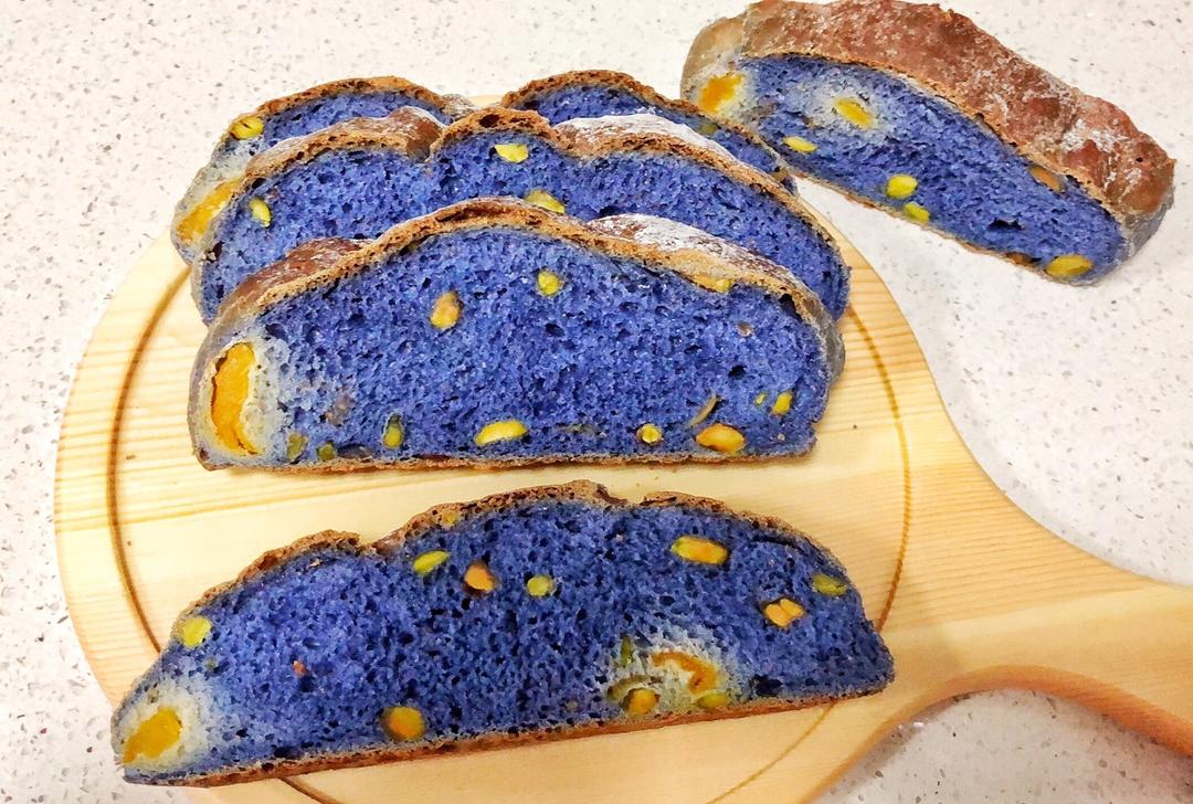 米其林8号做的星空面包(蝶豆花天然色素)