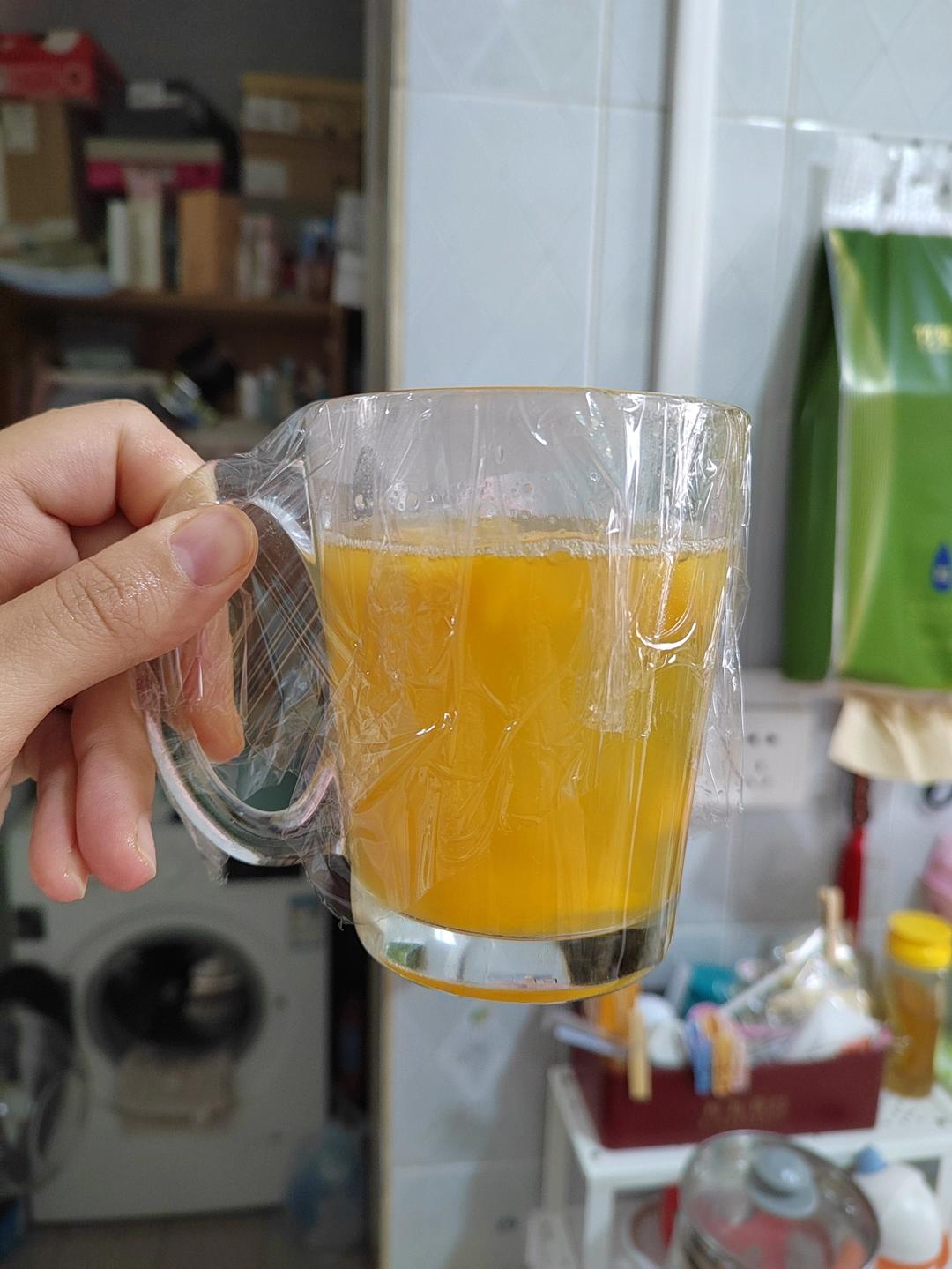 满杯百香果芒果茶