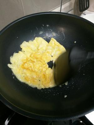 夏季下饭菜 西葫芦炒蛋的做法 步骤2