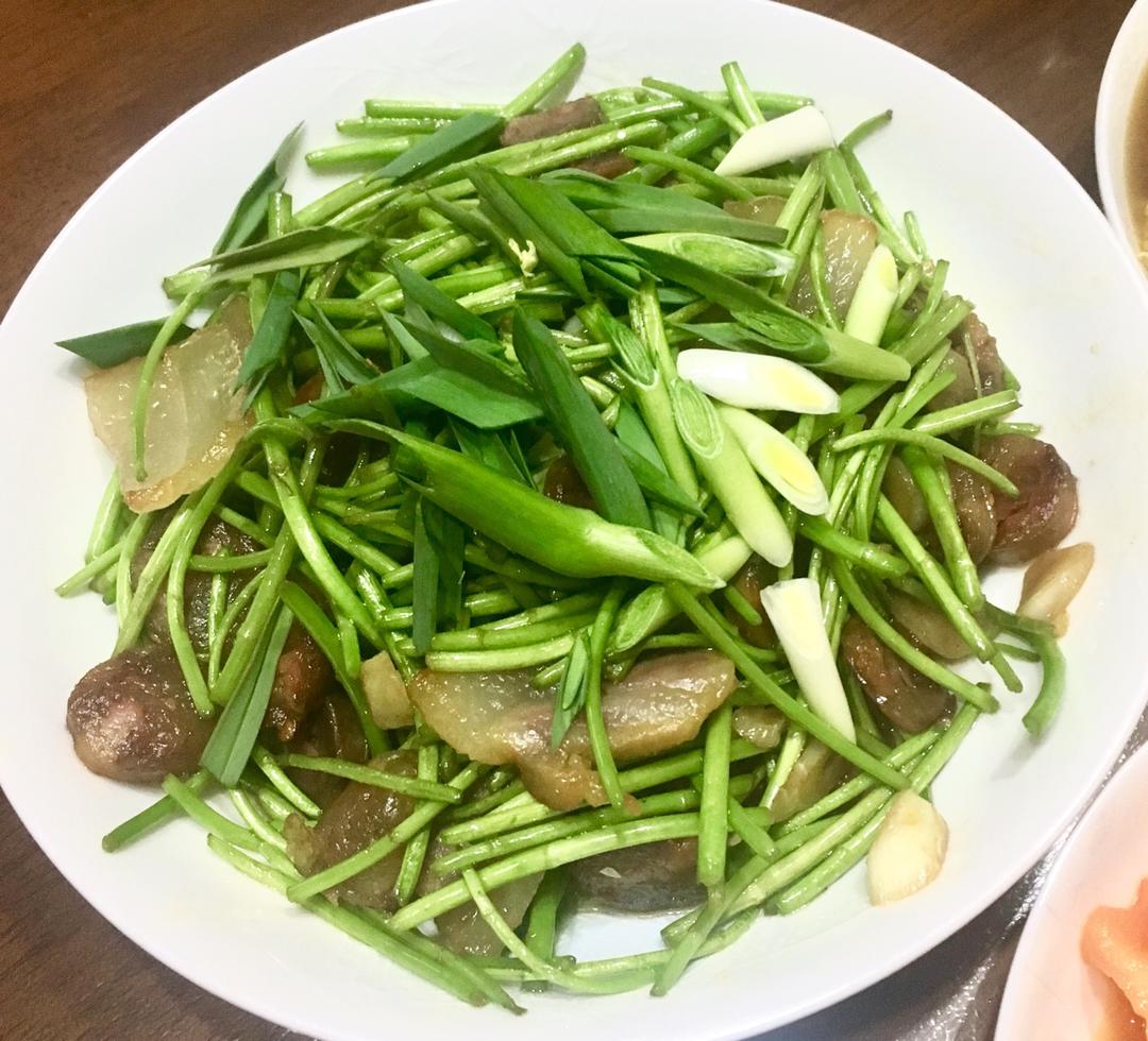 黎蒿炒腊肉