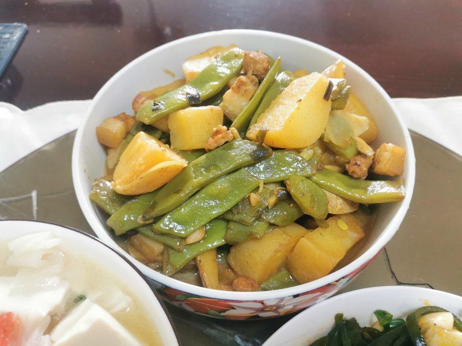 五花肉土豆炖豆角