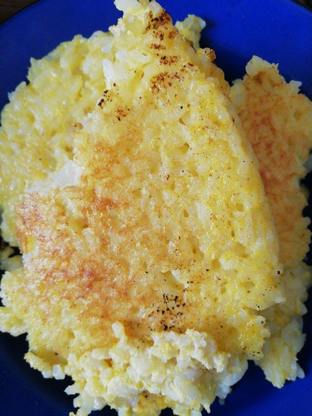 米饭鸡蛋饼