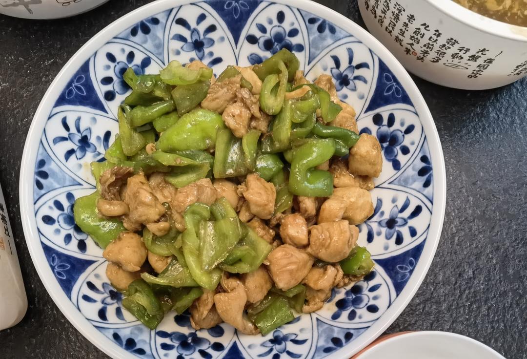 超级下饭   甜椒炒鸡丁       青椒炒鸡丁鸡胸脯