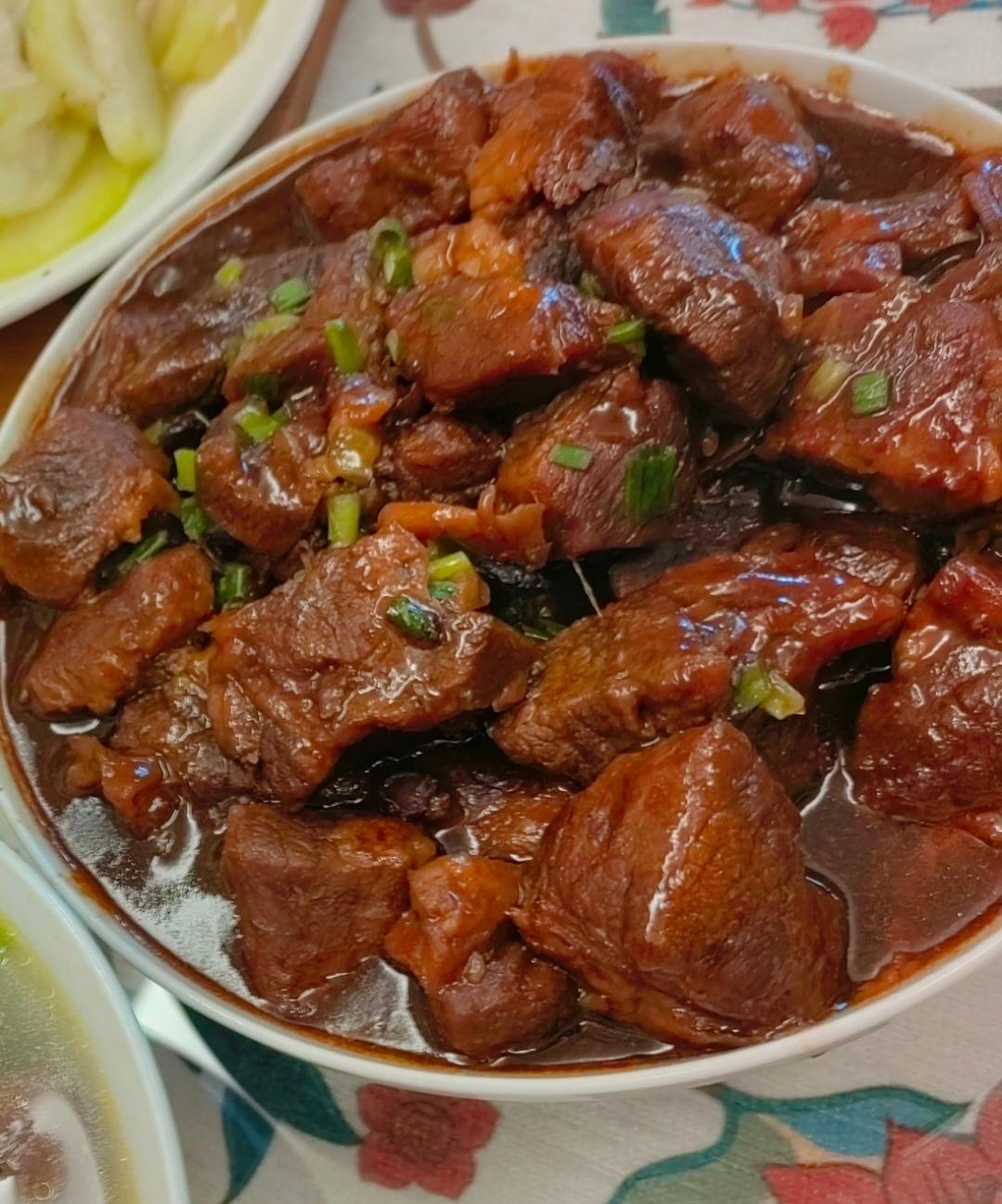 红烧萝卜炖牛腩，家常硬菜