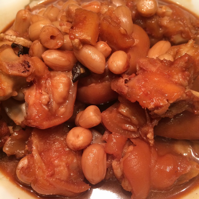 南乳花生猪脚煲