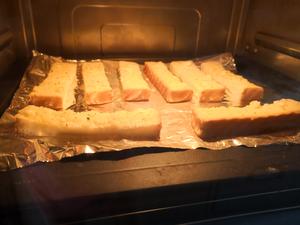 香喷喷的蒜香面包条的做法 步骤3