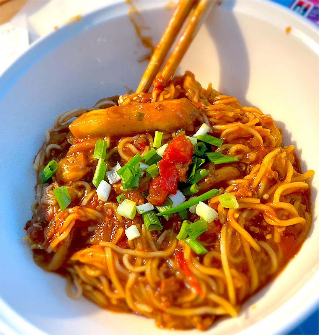 无敌好吃的【鱼香肉沫茄子焖面】，吃完舔盘🍜