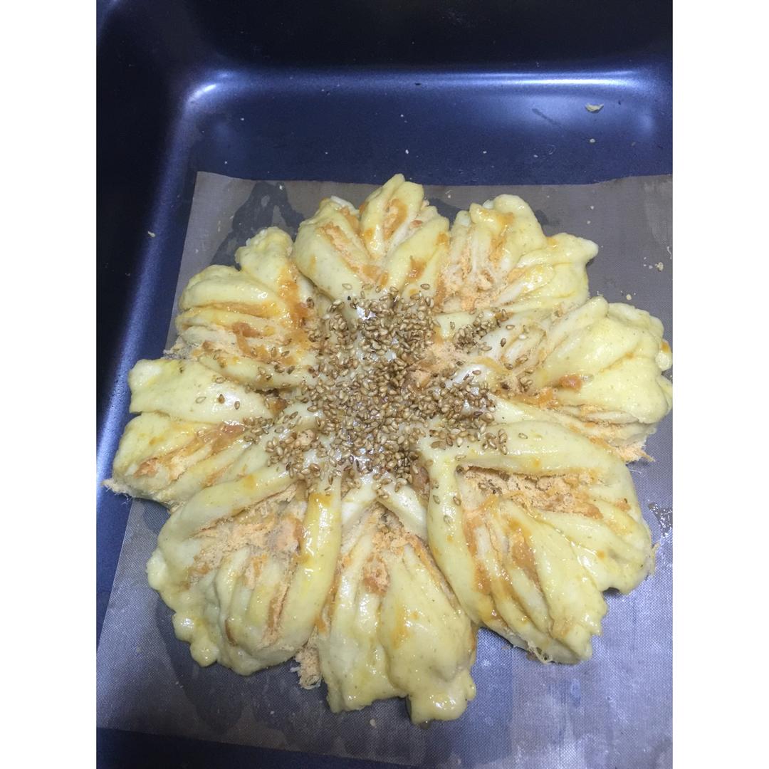 太阳花肉松面包