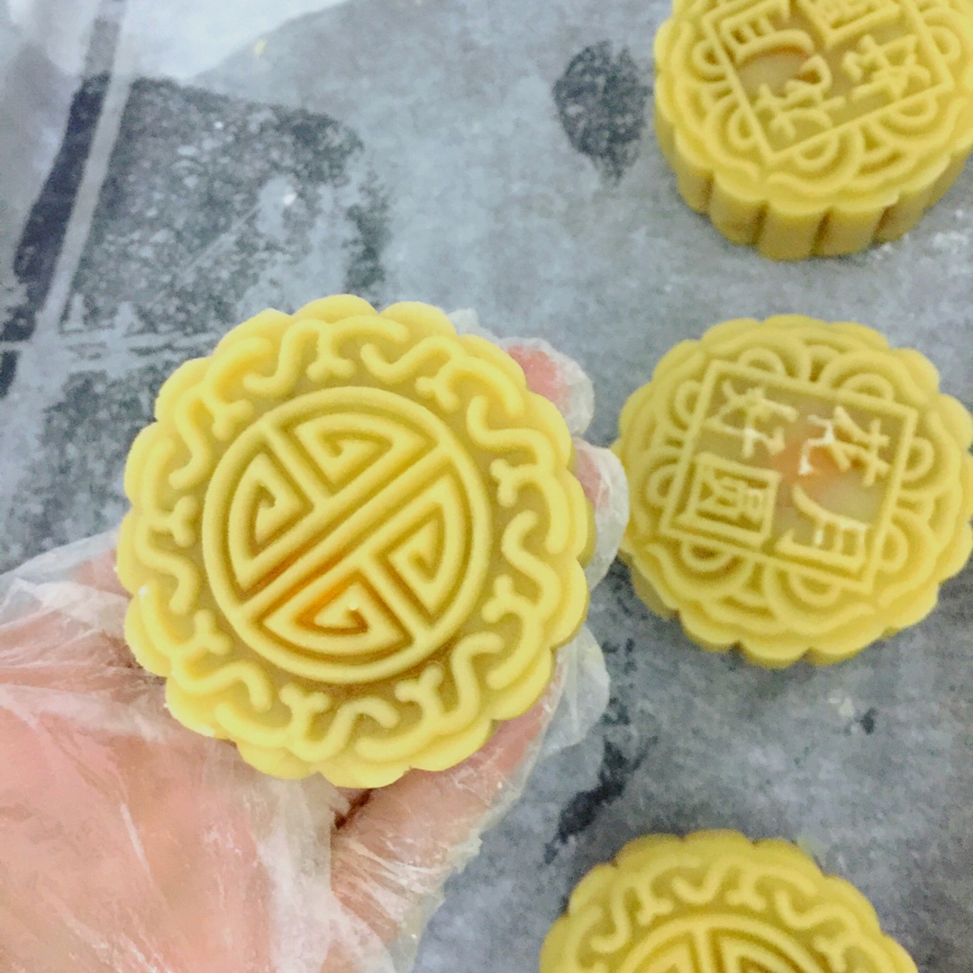 广式月饼——蛋黄莲蓉月饼