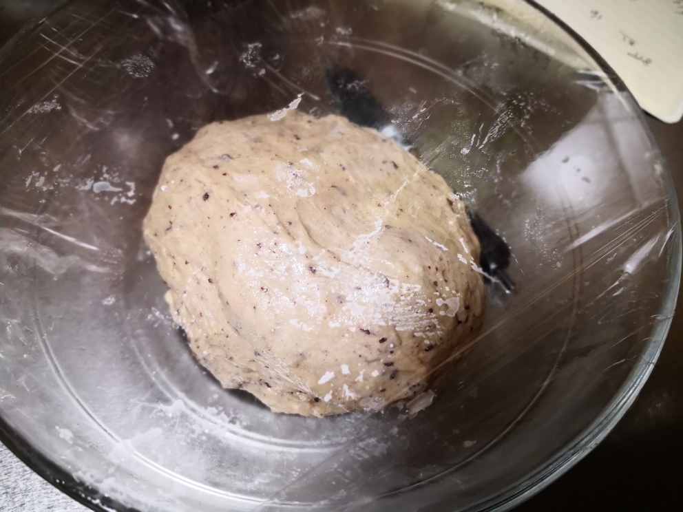 紫米紫薯芋头泥软欧的做法 步骤2