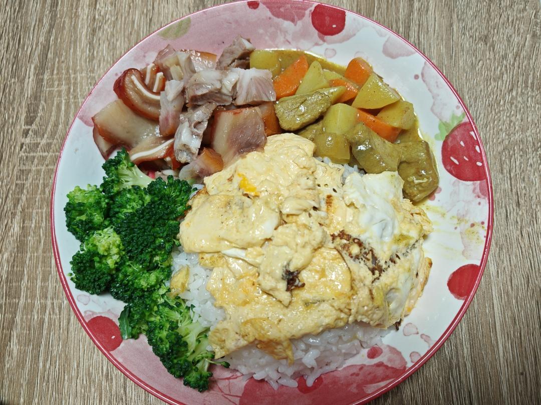 日式咖喱鸡蛋包饭